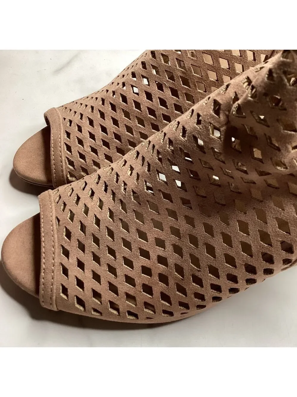 QUPID CHAMBER 24 SIZE 9‎ TAN HEELS SHOES PUPEEP TOE PERFORATED BOOTIE BOOTS